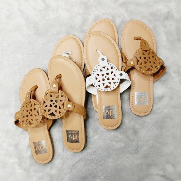 Dolce Vita Shoes - New Dolce Vita Gotie White/Brown Laser Cut Thong Sandals S33